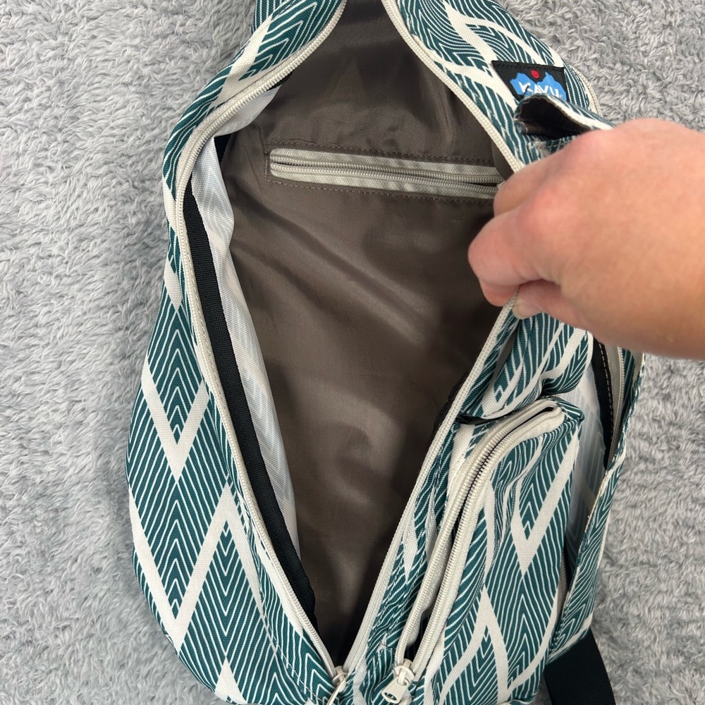 Kavu Chevron Rope Sling Bag Blue and Cream Organization Storage Pockets - Picture 5 of 15